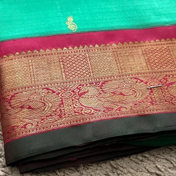 Kanchipuram Pure Silk Saree Green with Red Zari Border & Rich Pallu | Bl. Fabric - Picture 4 of 14